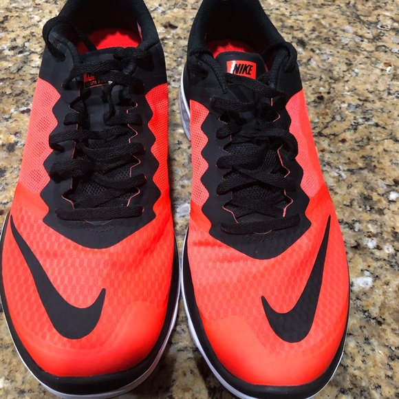 Nike - Picture 2 of 6